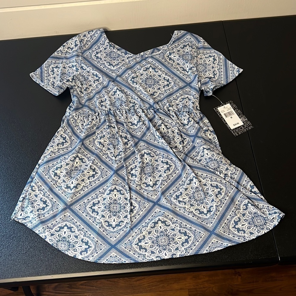 Due time Maternity NWT Blue and WHite Short SLeeve Shirt SZ Medium